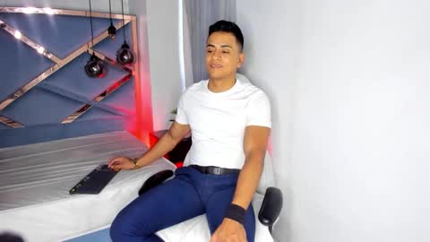 Snapshot of lucii_fer_ chatting on November 27, 11:45 am Leo online show from November 27, 11:45 am