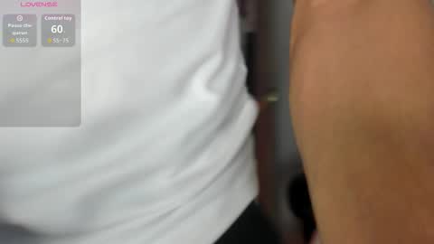 Snapshot of lucii_fer_ chatting on December 1, 11:37 am Leo online show from December 1, 11:37 am