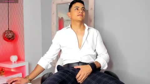 Snapshot of lucii_fer_ chatting on December 4, 11:41 am Leo online show from December 4, 11:41 am