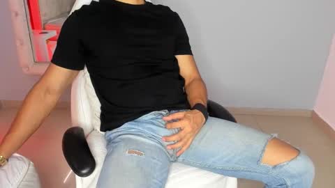 Snapshot of lucii_fer_ chatting on December 5, 11:30 am Leo online show from December 5, 11:30 am