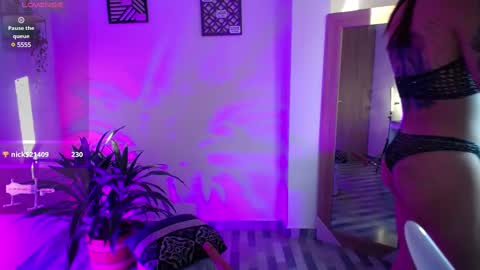 Snapshot of luciiana_lol chatting on December 10, 11:32 am luciiana online show from December 10, 11:32 am