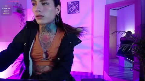 Snapshot of luciiana_lol chatting on December 11, 7:20 am luciiana online show from December 11, 7:20 am