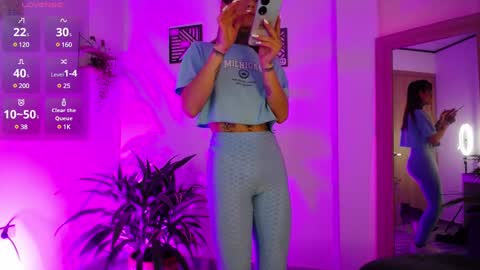 Snapshot of luciiana_lol chatting on December 20, 11:37 pm luciiana online show from December 20, 11:37 pm