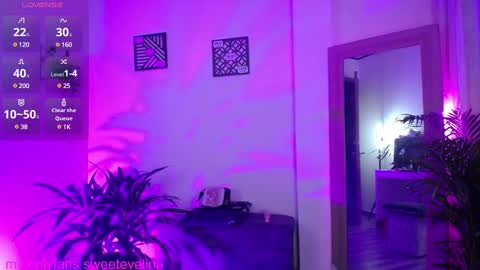Snapshot of luciiana_lol chatting on January 10, 8:18 am luciiana online show from January 10, 8:18 am