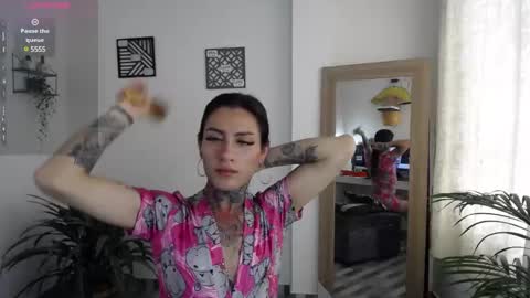 Snapshot of luciiana_lol chatting on February 21, 7:21 pm luciiana online show from February 21, 7:21 pm