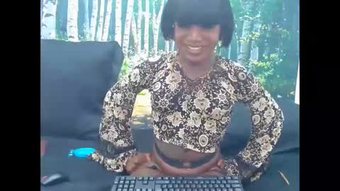 Snapshot of lucile_carrie chatting on June 10, 9:14 pm Lucile Carrie online show from June 10, 9:14 pm