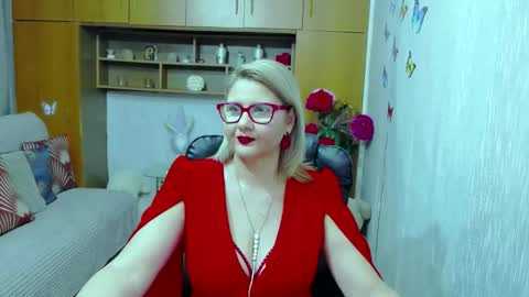 Lucille Fenly online show from November 3, 5:03 pm