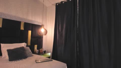 Snapshot of lucio__fox chatting on November 28, 12:19 pm Lucio online show from November 28, 12:19 pm