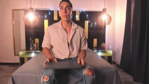 Snapshot of lucio__fox chatting on December 15, 11:58 am Lucio online show from December 15, 11:58 am