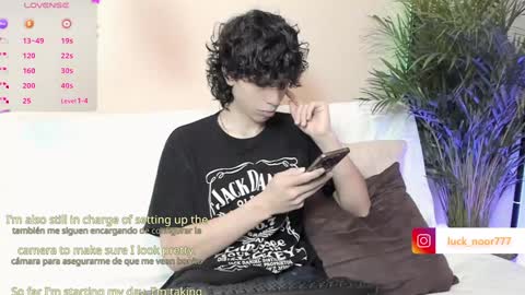 Noor online show from December 5, 5:17 pm