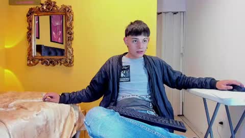 Snapshot of luckk_ chatting on May 24, 5:01 am luckk_ online show from May 24, 5:01 am