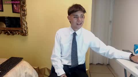 Snapshot of luckk_ chatting on May 27, 5:15 am luckk_ online show from May 27, 5:15 am
