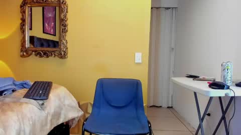 Snapshot of luckk_ chatting on May 28, 5:16 am luckk_ online show from May 28, 5:16 am