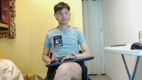 Snapshot of luckk_ chatting on June 6, 3:33 am luckk_ online show from June 6, 3:33 am
