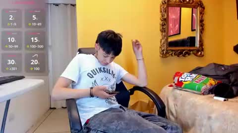 Snapshot of luckk_ chatting on June 11, 5:49 am luckk_ online show from June 11, 5:49 am