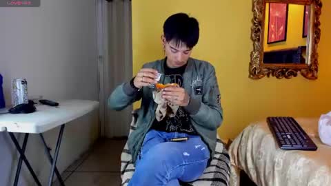 Snapshot of luckk_ chatting on June 13, 4:10 am luckk_ online show from June 13, 4:10 am
