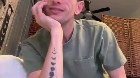 Snapshot of lucky_bme chatting on March 13, 3:57 am lucky_bme online show from March 13, 3:57 am