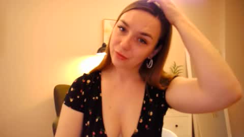 lucky_foryou_baby online show from February 3, 5:40 am