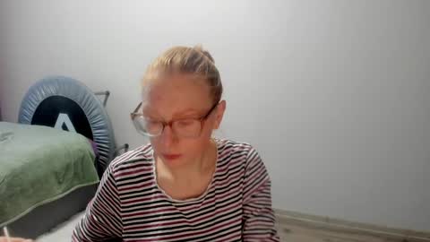 lucky_licky20 online show from December 3, 3:09 am