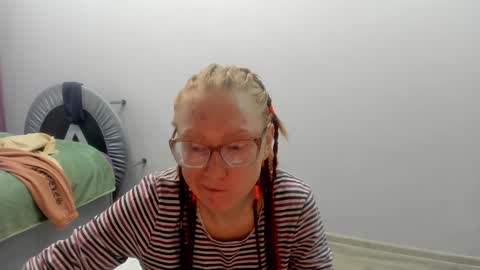 lucky_licky20 online show from December 4, 3:48 am