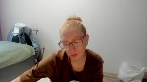 lucky_licky20 online show from December 8, 3:53 am