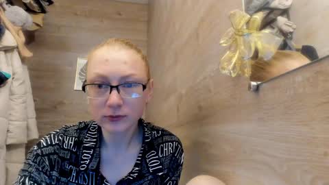 lucky_licky20 online show from December 19, 4:23 am