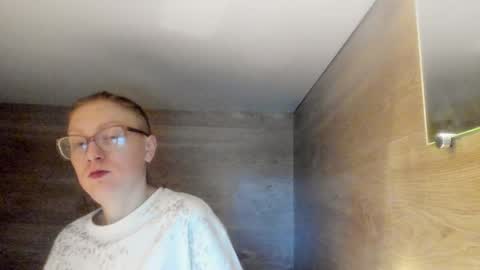 lucky_licky20 online show from February 4, 4:15 am