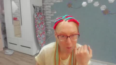 lucky_licky20 online show from September 12, 2:55 am