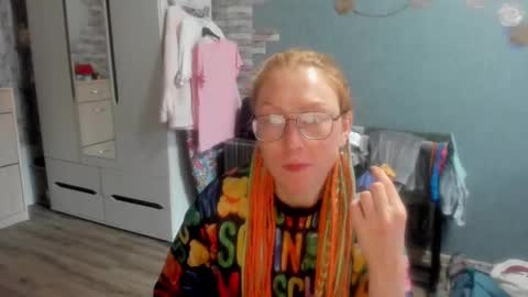 lucky_licky20 online show from October 7, 1:58 am