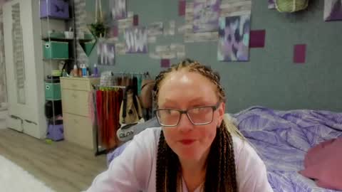 Snapshot of lucky_licky20 chatting on May 19, 1:56 am lucky_licky20 online show from May 19, 1:56 am