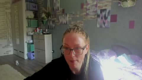 Snapshot of lucky_licky20 chatting on June 5, 2:40 am lucky_licky20 online show from June 5, 2:40 am