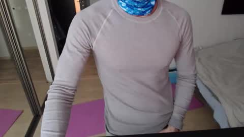 Snapshot of lucky_swimmer chatting on October 30, 3:35 pm Iron Jhon online show from October 30, 3:35 pm