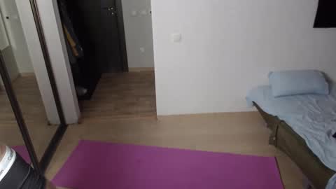 Snapshot of lucky_swimmer chatting on November 3, 5:31 am Iron Jhon online show from November 3, 5:31 am