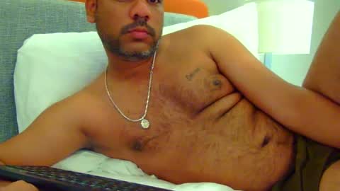 Snapshot of luckyfinalone chatting on October 4, 12:30 am luckyfinalone online show from October 4, 12:30 am