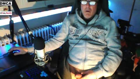        call me  Stefan online show from December 25, 9:24 am