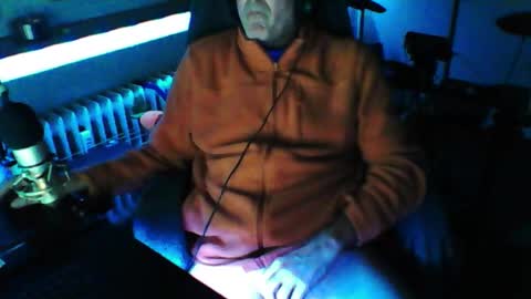 Snapshot of luckyfreak1 chatting on March 6, 7:21 pm call me Stefan online show from March 6, 7:21 pm