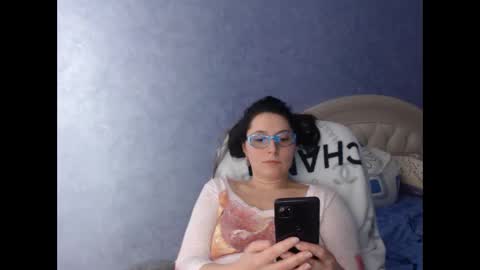 luckylinda23 online show from February 6, 7:29 pm