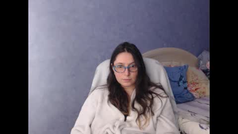 luckylinda23 online show from February 15, 9:37 pm