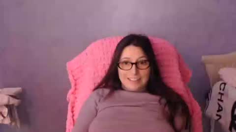 luckylinda23 online show from April 9, 4:23 pm