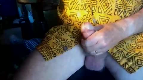 Snapshot of luckypirateboy chatting on June 3, 6:02 pm BIG Daddy cock. Tips make it harder online show from June 3, 6:02 pm