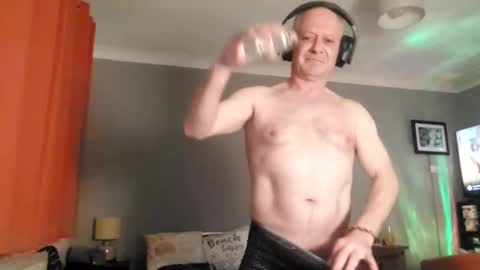 Snapshot of luckypuppy222 chatting on March 28, 12:54 am luckypuppy222 online show from March 28, 12:54 am