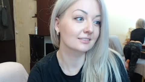 Snapshot of luckyshotgirl chatting on March 30, 3:24 pm LuckyShot online show from March 30, 3:24 pm