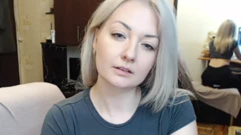 Snapshot of luckyshotgirl chatting on March 31, 5:24 pm LuckyShot online show from March 31, 5:24 pm