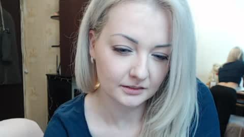 Snapshot of luckyshotgirl chatting on April 9, 5:18 pm LuckyShot online show from April 9, 5:18 pm