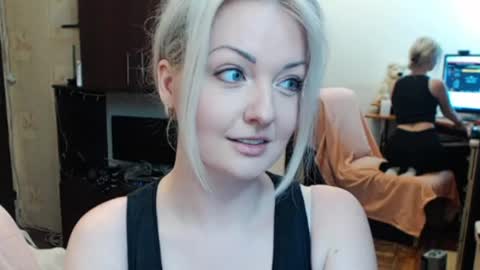 Snapshot of luckyshotgirl chatting on April 13, 2:00 pm LuckyShot online show from April 13, 2:00 pm