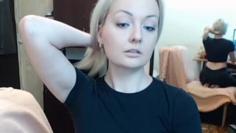 Snapshot of luckyshotgirl chatting on May 31, 6:04 pm LuckyShot online show from May 31, 6:04 pm