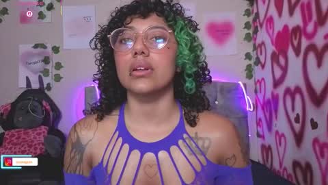 Snapshot of luckyswagson chatting on February 4, 11:53 pm Luanis online show from February 4, 11:53 pm