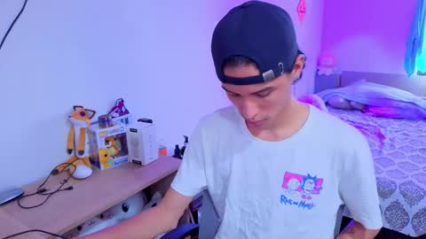 Lu Independent Model online show from September 26, 9:19 pm