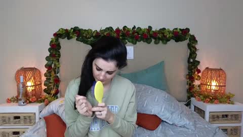 Snapshot of lucy1990xxx chatting on January 13, 12:45 pm Lucy online show from January 13, 12:45 pm