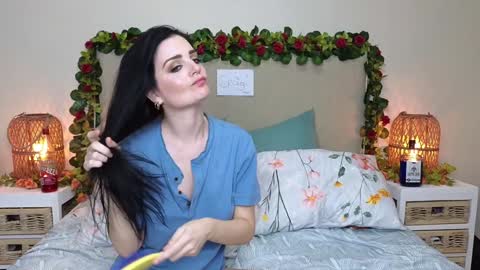 Snapshot of lucy1990xxx chatting on January 15, 9:09 pm Lucy online show from January 15, 9:09 pm
